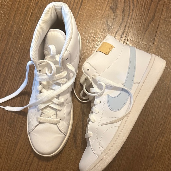 Nike shoes - Picture 1 of 4